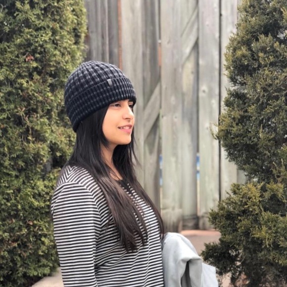 Meet your Posher, Anji - Picture 1 of 1